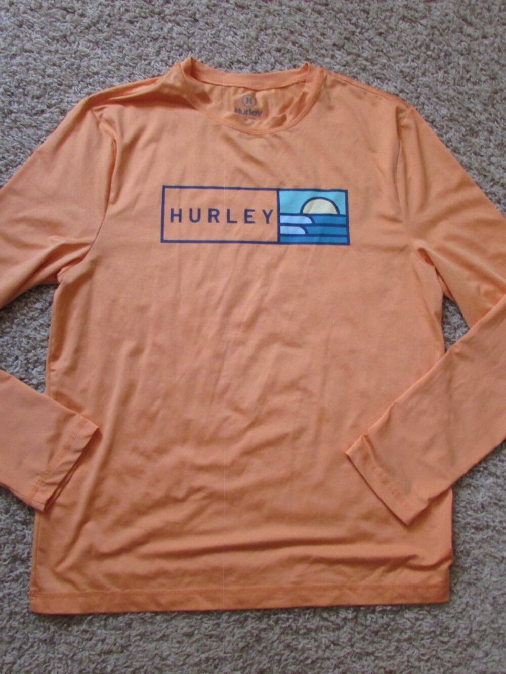 NWOT Hurley Rash guard Small Orange Swim Long Sleeve Surfer Beach Coast Life